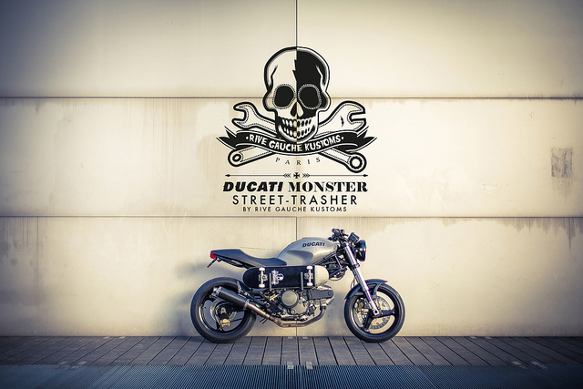 Une Ducati 600 Monster, sortie de chez Rive Gauche Kustoms.