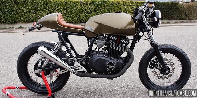 La Suzuki 400 GSX cafe-racer de Gary.