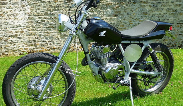 La Honda XLS 125 de Laurent, un petit tracker pour aller chercher le pain.