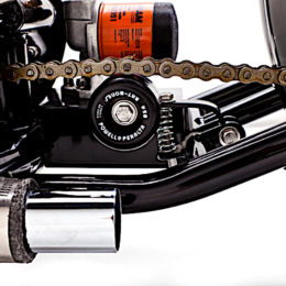 Triumph T120 bobber : une bécane signée Helrich Custom Cycles.