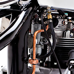 Triumph T120 bobber : une bécane signée Helrich Custom Cycles.