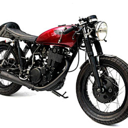 Yamaha SR 400 cafe-racer : une bécane signée The Sports Custom.