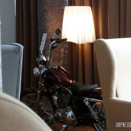 Une Harley-Davidson Sportster 72, shootée dans The Weinmeister Hotel à Berlin.
