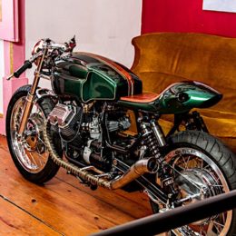 Moto Guzzi V65 cafe-racer : une bécane signée Tricana Motorcycles.