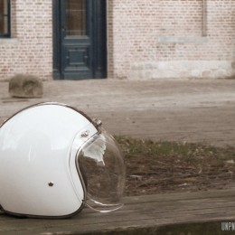 Le casque jet GP Classic Helmets, à son tour soumis à l'épreuve du test...