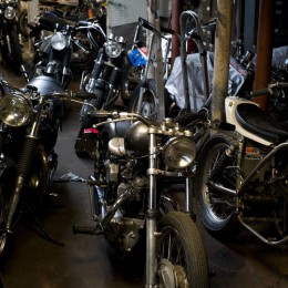 L'atelier moto de 6th Street Specials, à travers l'objectif de Grant Ray...