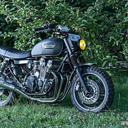 Une Honda CB 750 Seven Fifty scrambler, signée Lust Motorcycles...