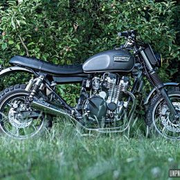 Une Honda CB 750 Seven Fifty scrambler, signée Lust Motorcycles...