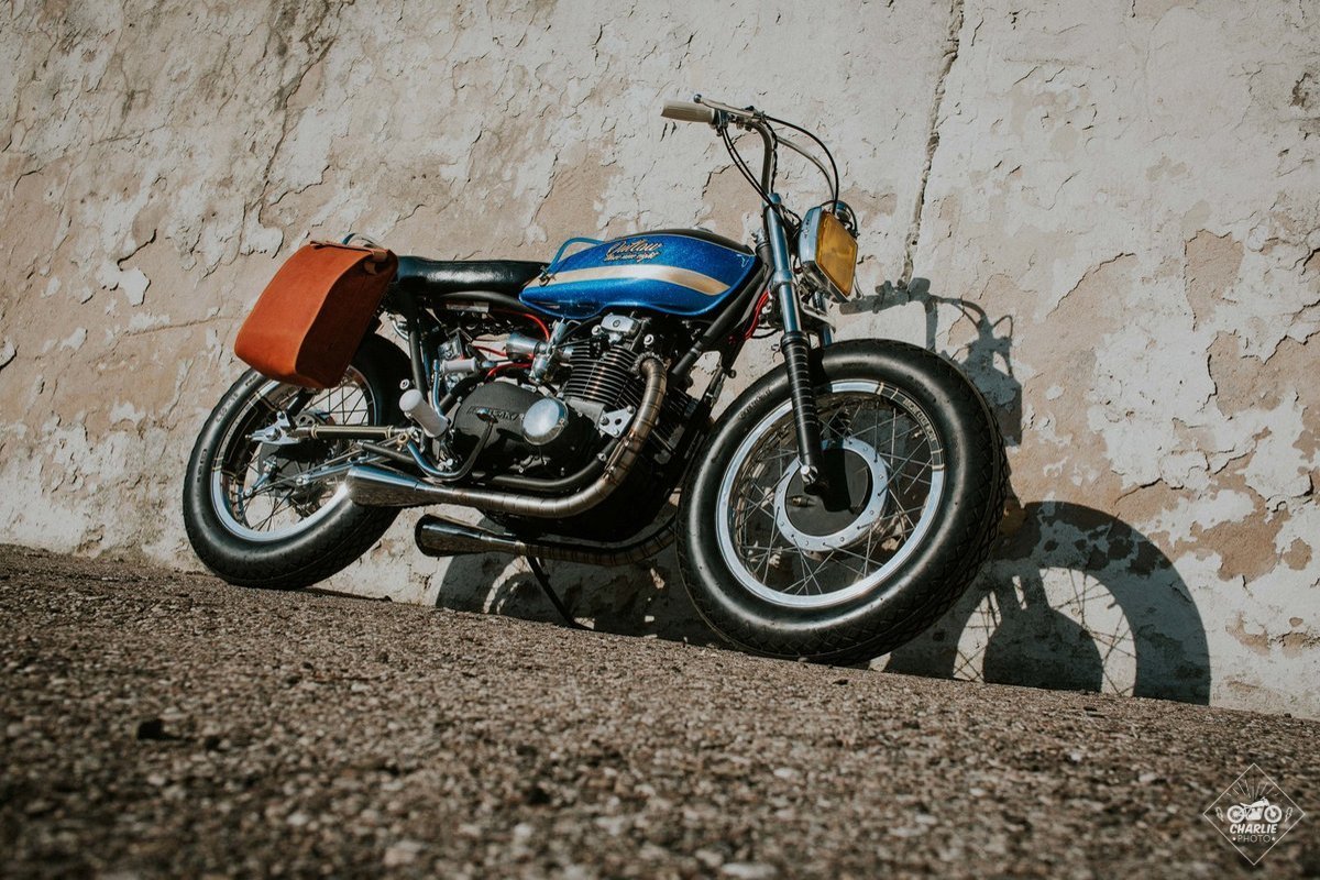 Kawasaki Z400 Custom Bravissimo Unique Cycle Work Un Pneu Dans La 