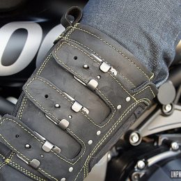 Icon 1000 Elsinore : les bottes moto rétros de la mort...
