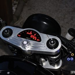 Yamaha XJR 1300 cafe-racer : Stuntacusinage dégaine un gros quatre pattes !