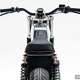 Yamaha XS 650 street-tracker : flagrant délit de récidive chez Muto Motorbikes !