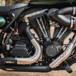 Une Harley-Davidson 1340 bobber, signée Taverne Motorcycle...