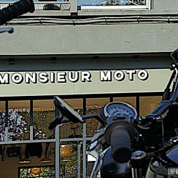 Monsieur Moto : bécanes anciennes et autres objets de culte.