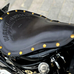 Harley-Davidson Softail Springer : un bobber raffiné sorti de chez Leuk Motorcycle.