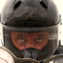 Vus à Pendine Sands : Greg et sa Suzuki DR 600 de land speed racing.